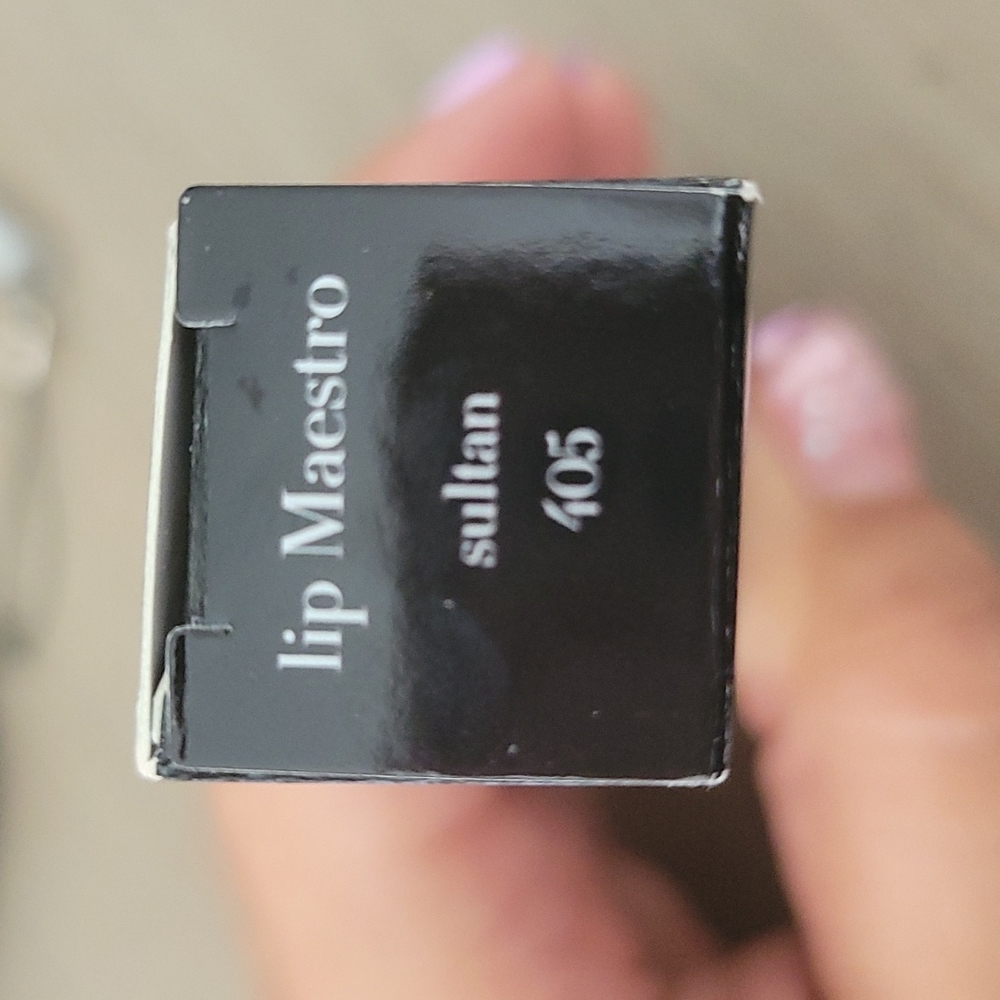 Lipstick - Picture 3 of 4